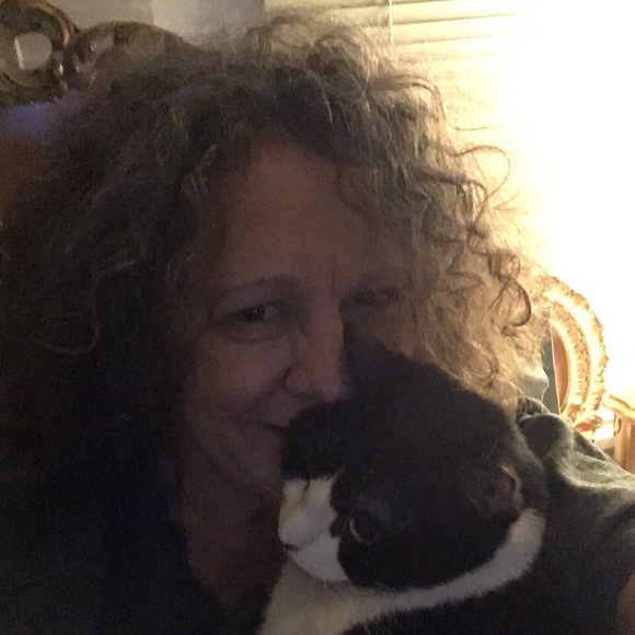 Meet your Posher, Cindy - Picture 4 of 5